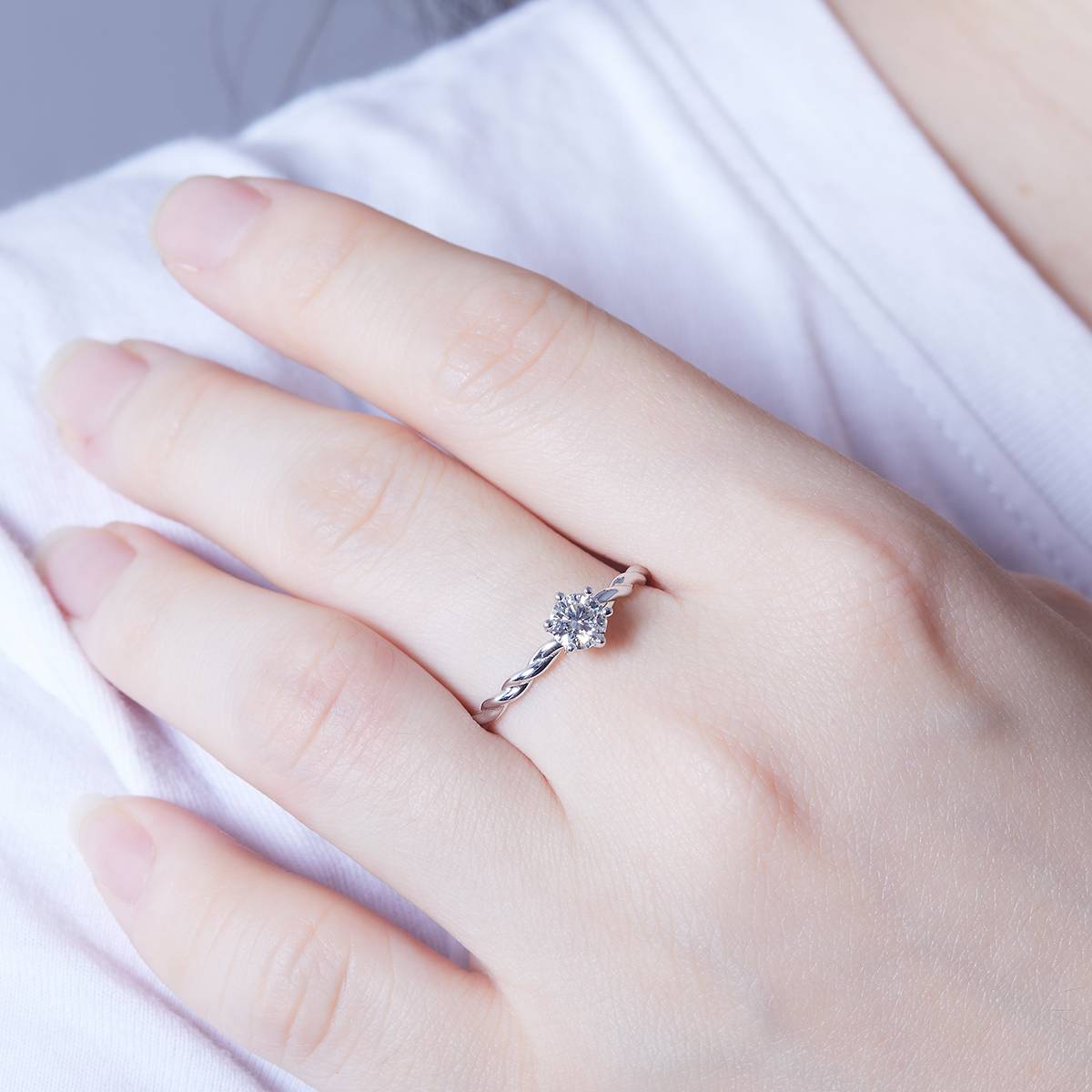 Straight arm Vine S925 Silver Plated Platinum Moissanite Women's Ring 50 Points D-Grade